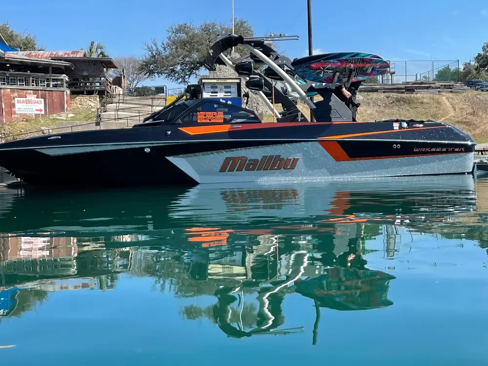 Wake Boat - Malibu Surf Boat - Lake Austin - 7 Passengers - Captained by Lake Dreams ATX on Lake Austin photo 1